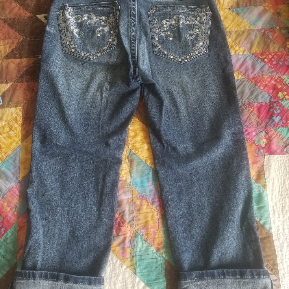 Super cute Rock 47 capris